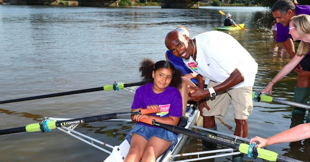 Mo Farah visits Barnes Bridge Ladies Rowing club